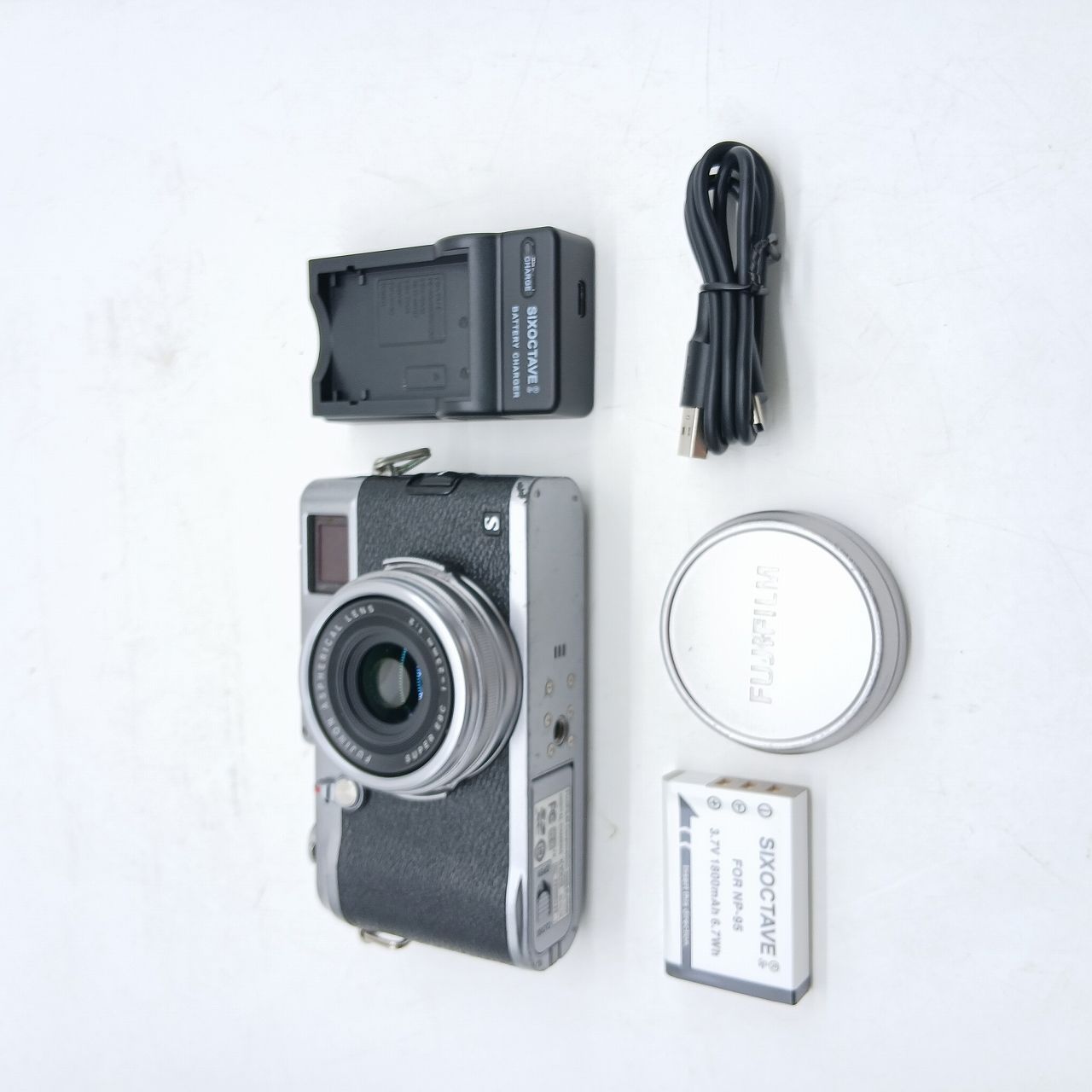 良品 ★ FUJIFILM X100S シルバー デジタルカメラ