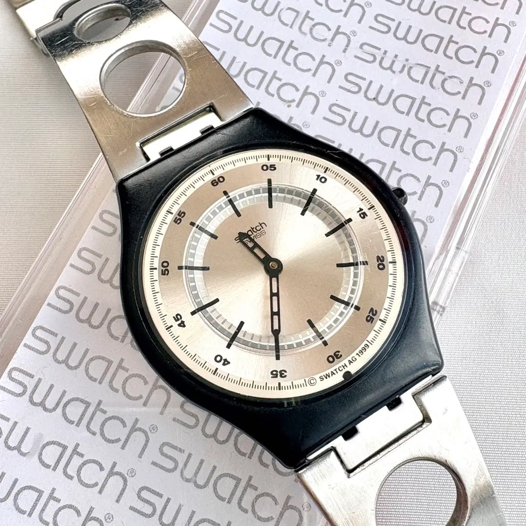 swatch 時計　シルバー色バンド　スオッチ