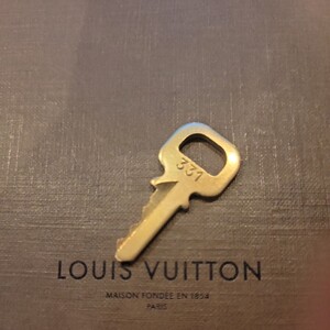 Louis Vuitton  Louis Vuitton 331 85