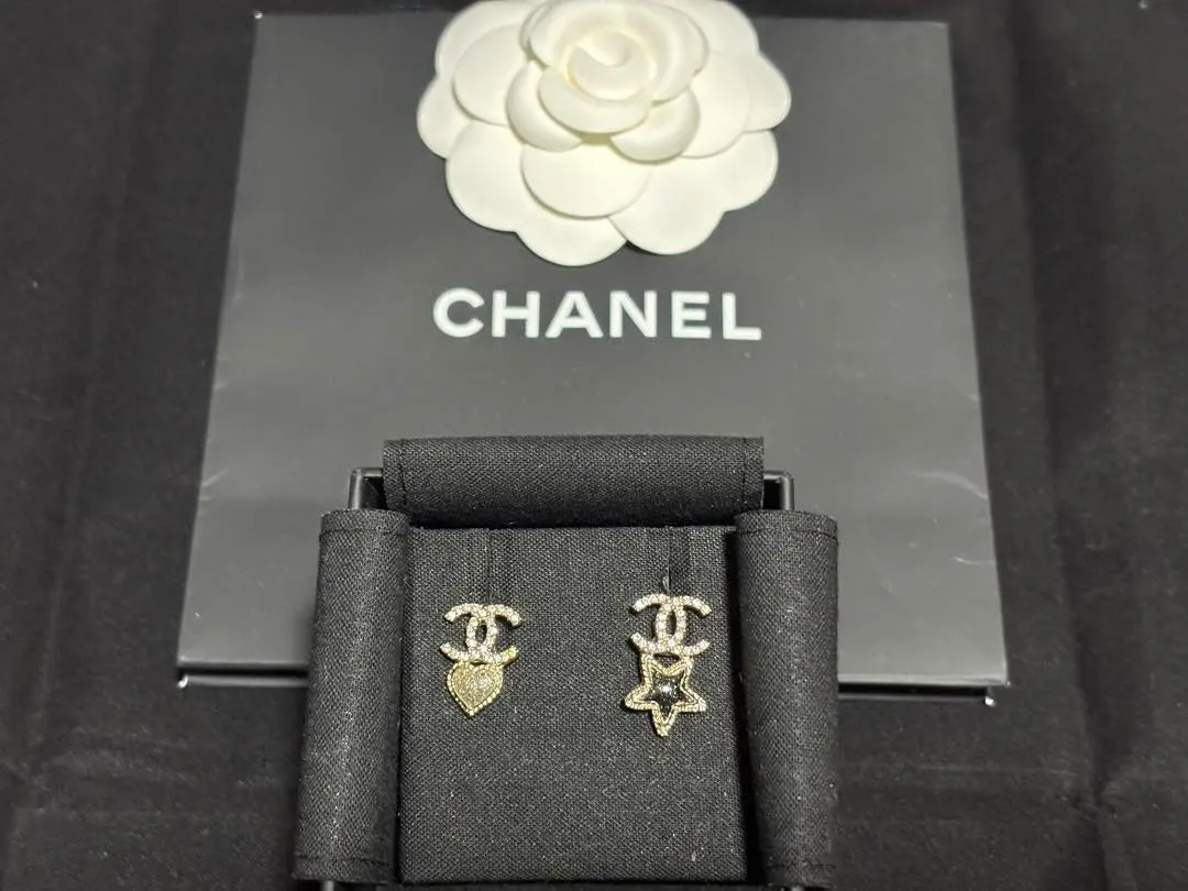 CHANEL ハートと星のスタッドピアス