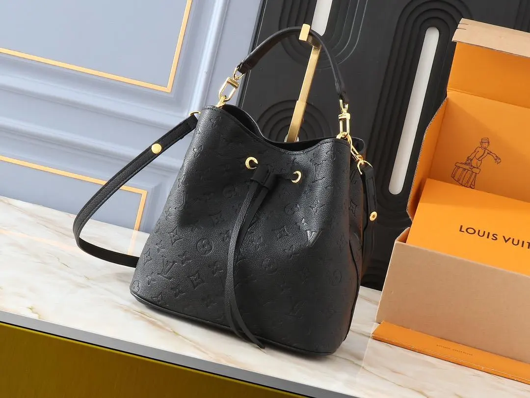 Louis Vuitton ブラック バケットバッグ