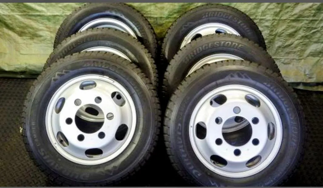 25年製バリ溝 カムロードダブル用 純正ホイールタイヤ6本 195/70R15