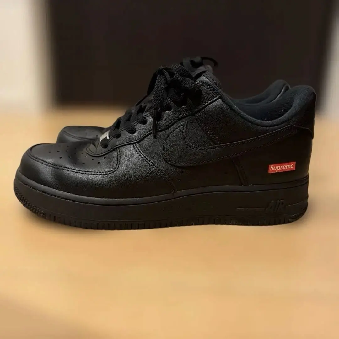 Nike Air Force 1 Supreme ブラック