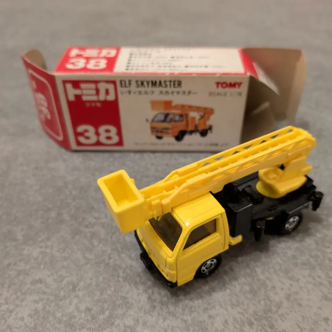 トミカ 38 いすゞ エルフ スカイマスター 日本製
