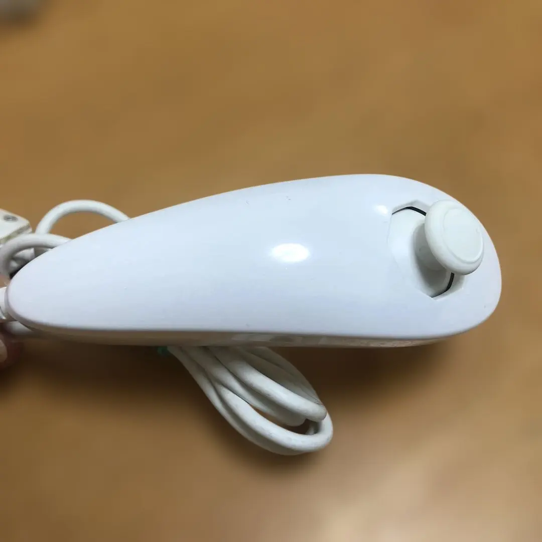 【匿名　送料無料】432-105家庭用ゲーム機　任天堂Wiiヌンチャクホワイト