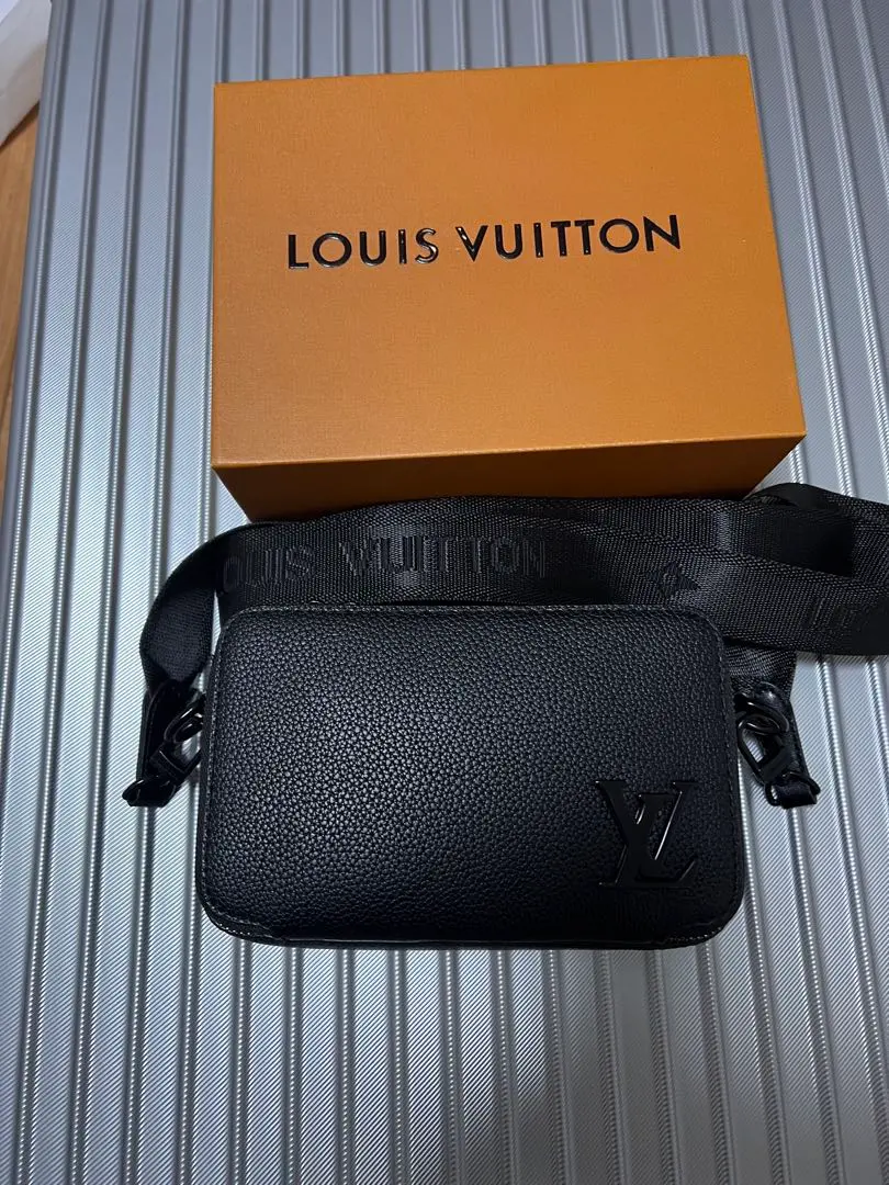 LOUIS VUITTON ブラックショルダーバッグ