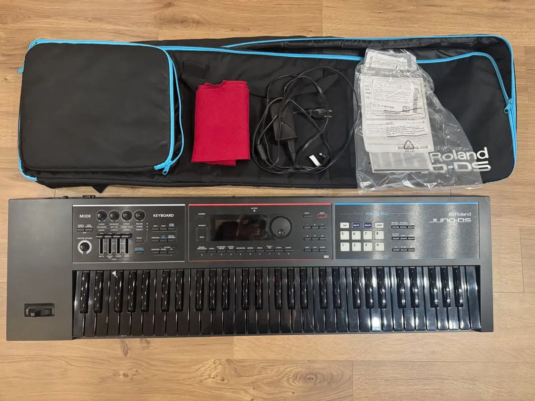 Roland JUNO-DS61 限定版ブラックシンセサイザー 本体 ケース付き