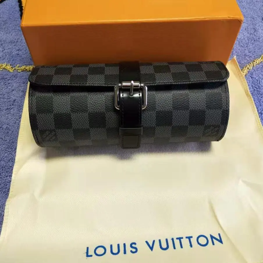 Louis Vuittonルイヴィトン ダミエ グラフィット エテュイ3モントル