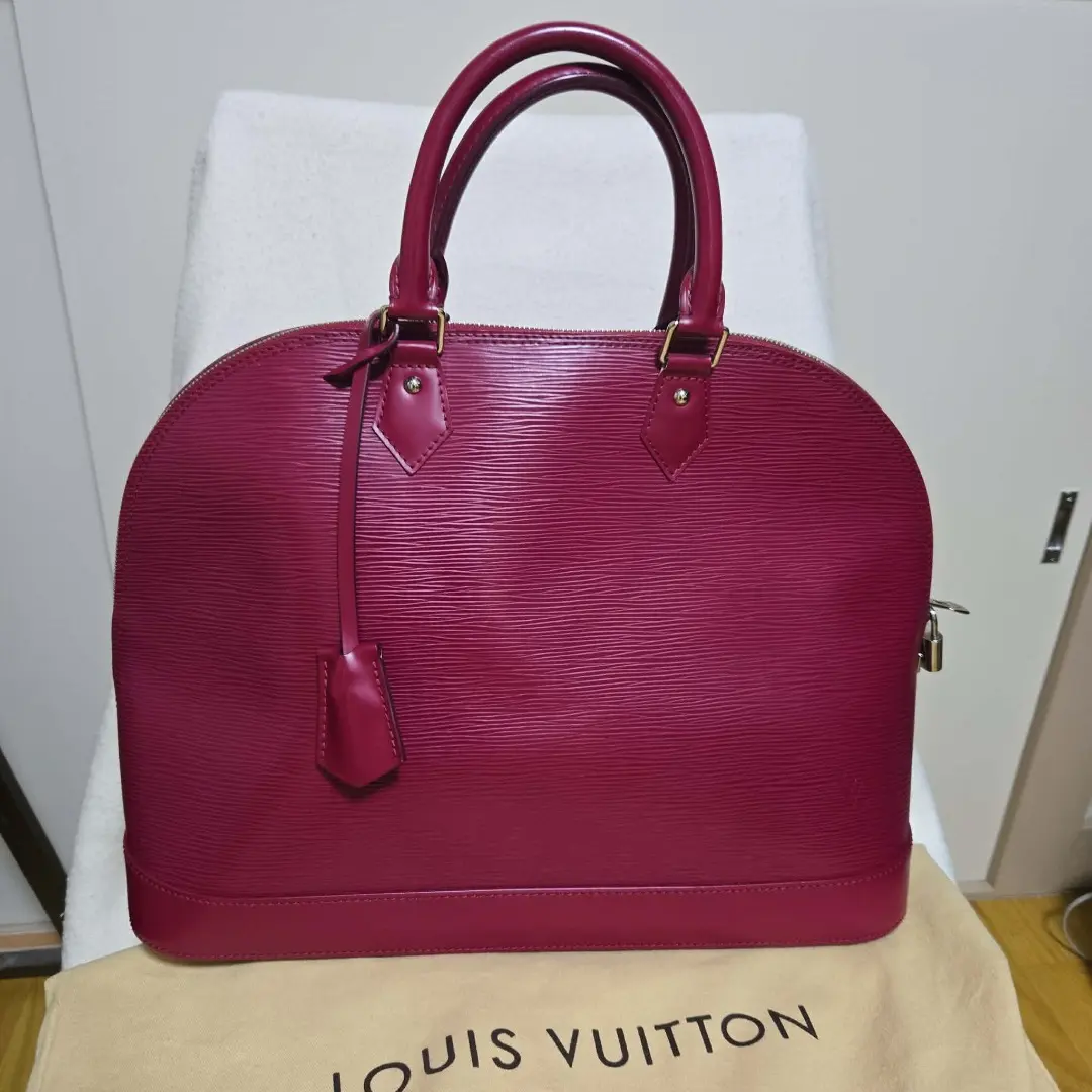LOUIS VUITTON エピレザー ボストンバッグ ピンク