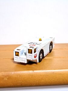 Tomica No.95 MITSUBISHI TOWING TRACTOR JAL