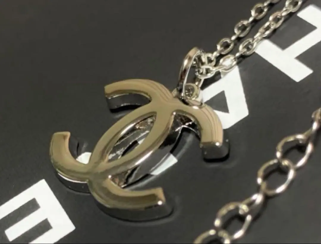 CHANEL シャネルホリデー CCロゴチャーム　ノベルティ　希少　シルバー