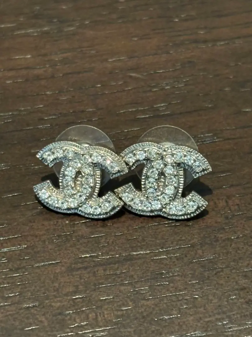 CHANEL クリスタルロゴピアス