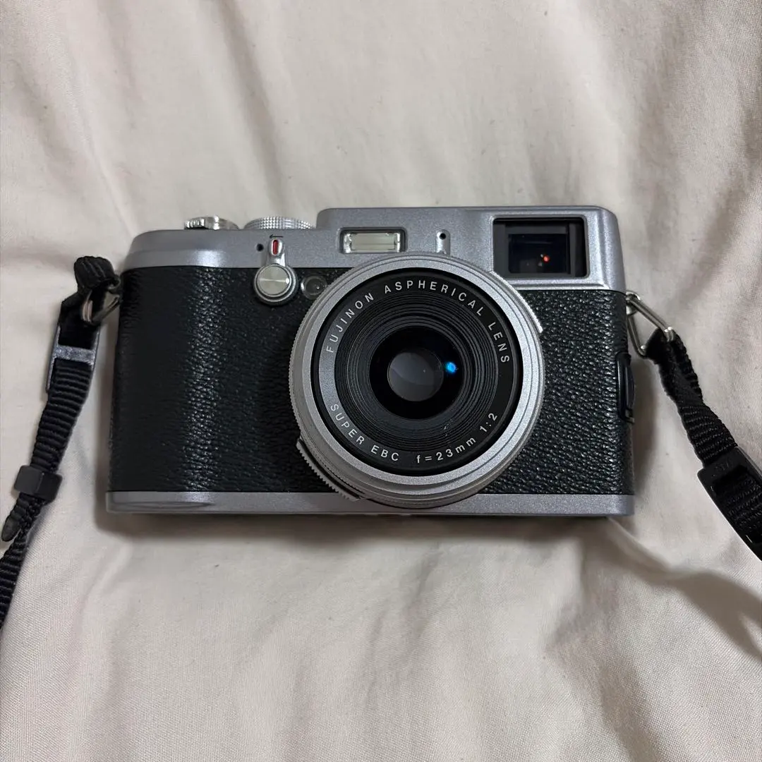 FUJI FILM Fine Pix X100中古 値下げします！