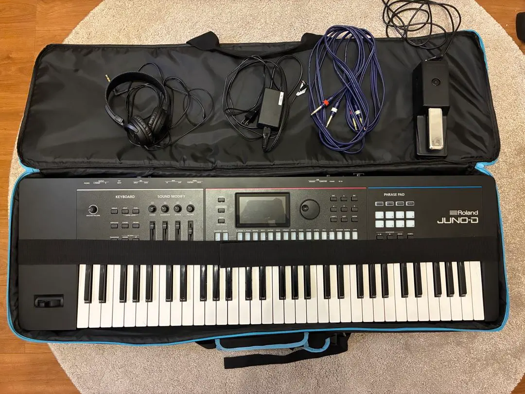 Roland JUNO-D6　ケース、ヘッドホン、ペダル付き