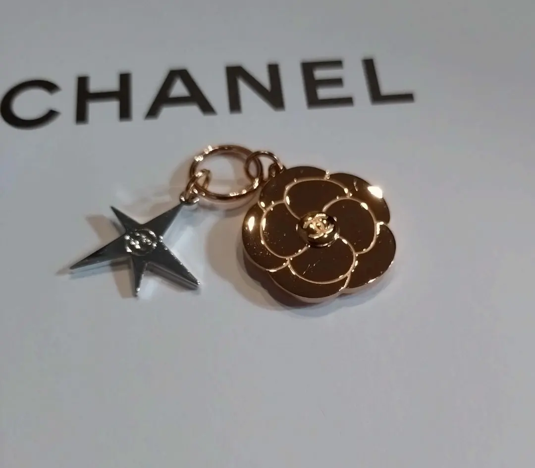 CHANEL シャネル 2025 ホリデー限定 チャーム カメリア