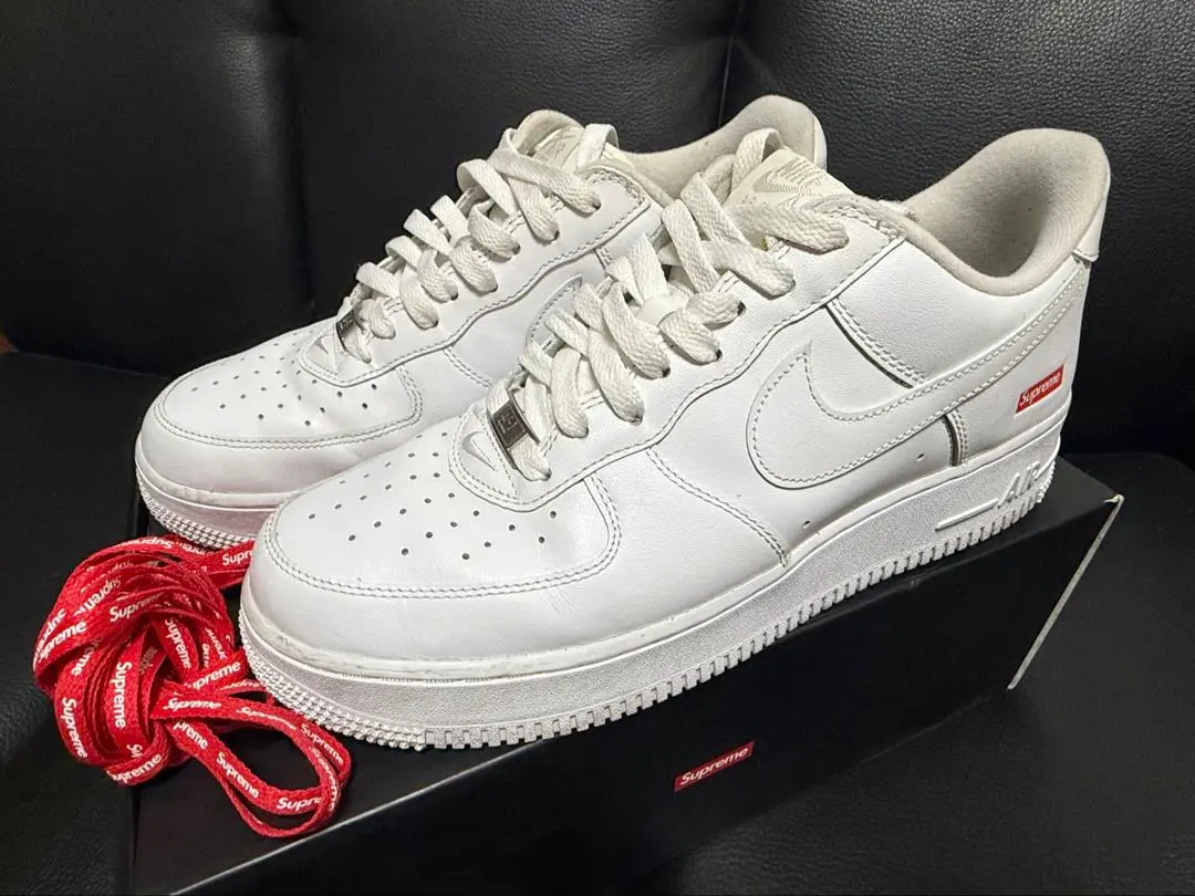 Nike Air Force 1 と Supreme コラボレーション　ホワイト