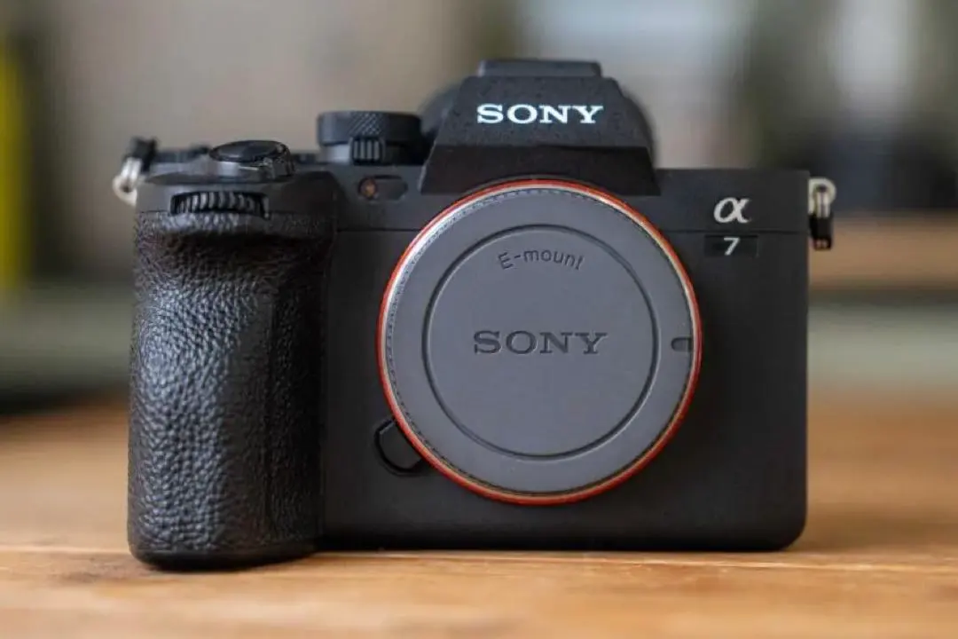 SONY α7 IV ILCE-7M4 ボディ中古 元箱・付属品あり 動作良好