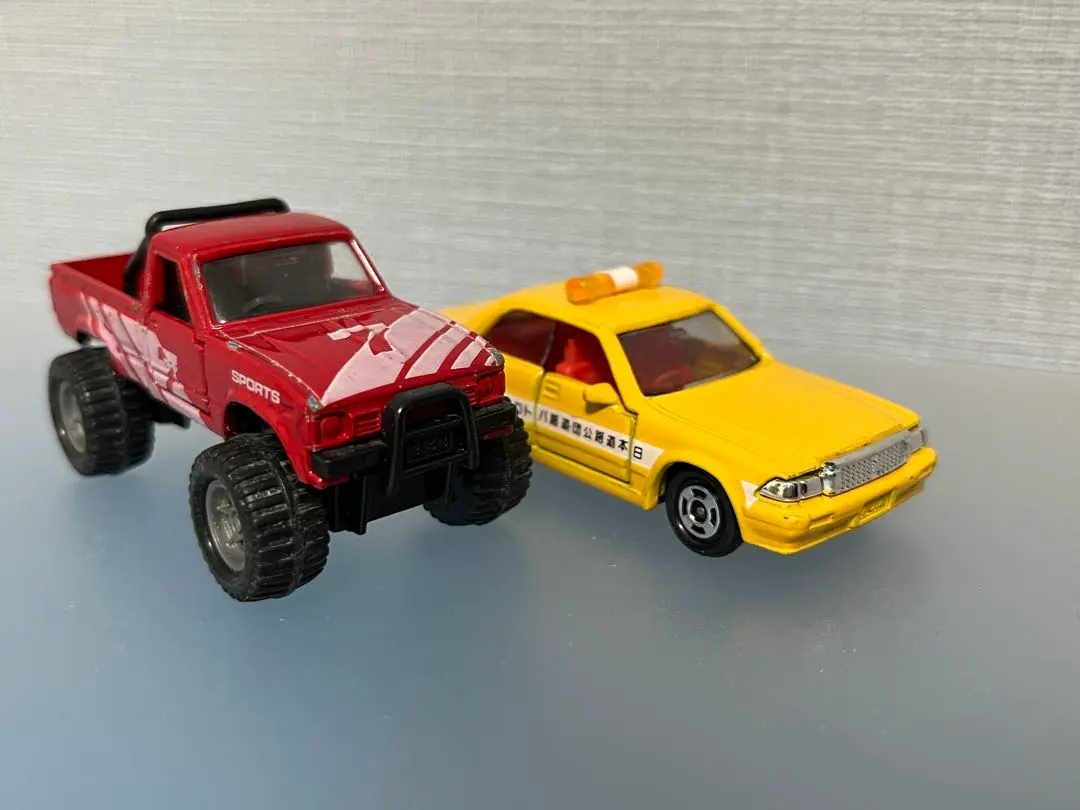 トミカ トヨタ ハイラックス ビッグフット 日本製 クラウン日本道路公団パトカー