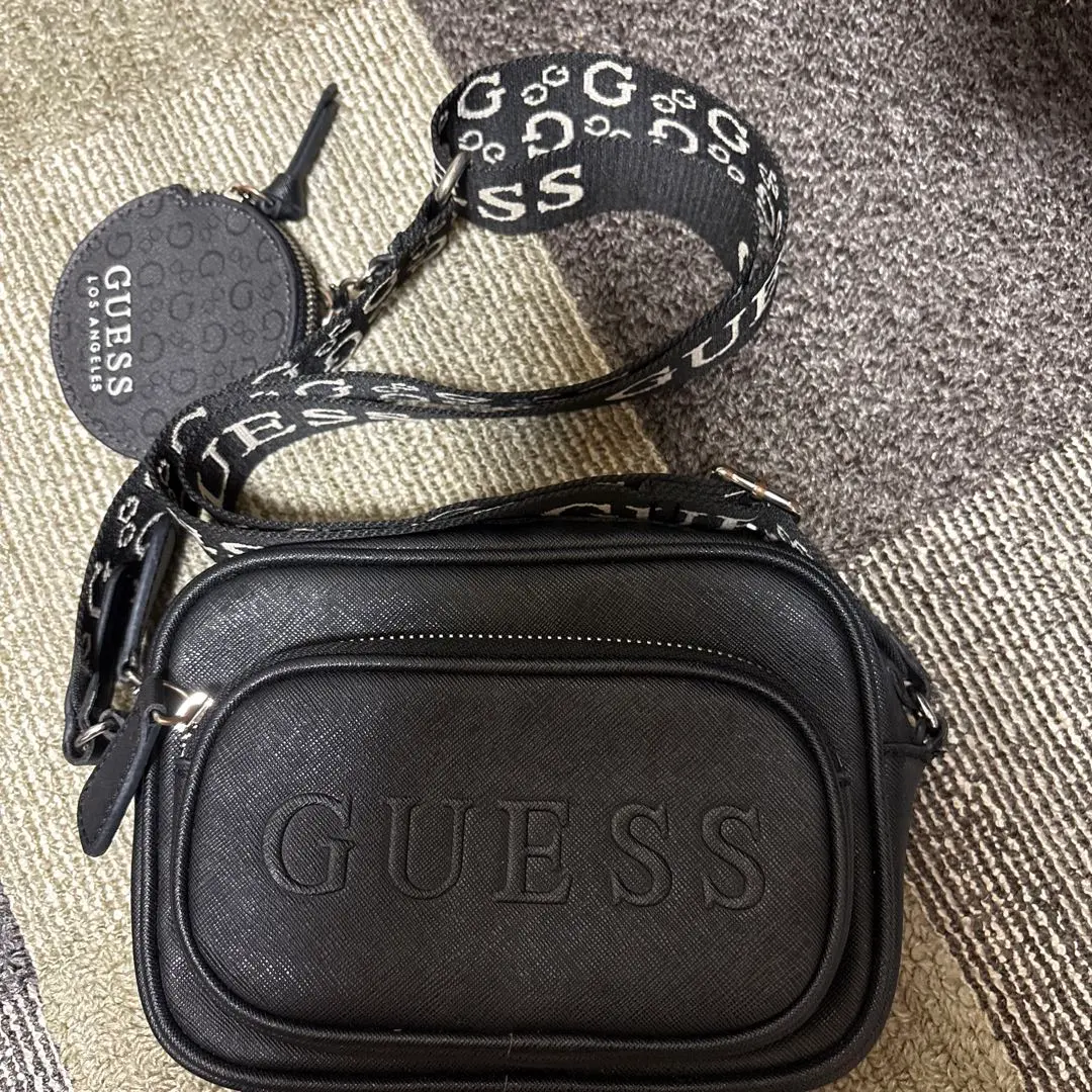 GUESS ショルダーバッグ ブラック