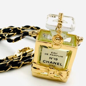 Chanel CHANEL NO19 M12563