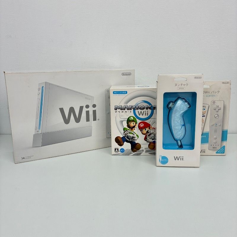 【動作品】 Nintendo Wii  任天堂 ニンテンドー ゲーム機　マリオカート(ハンドル付き) + はじめてのWiiパック + ヌンチャク