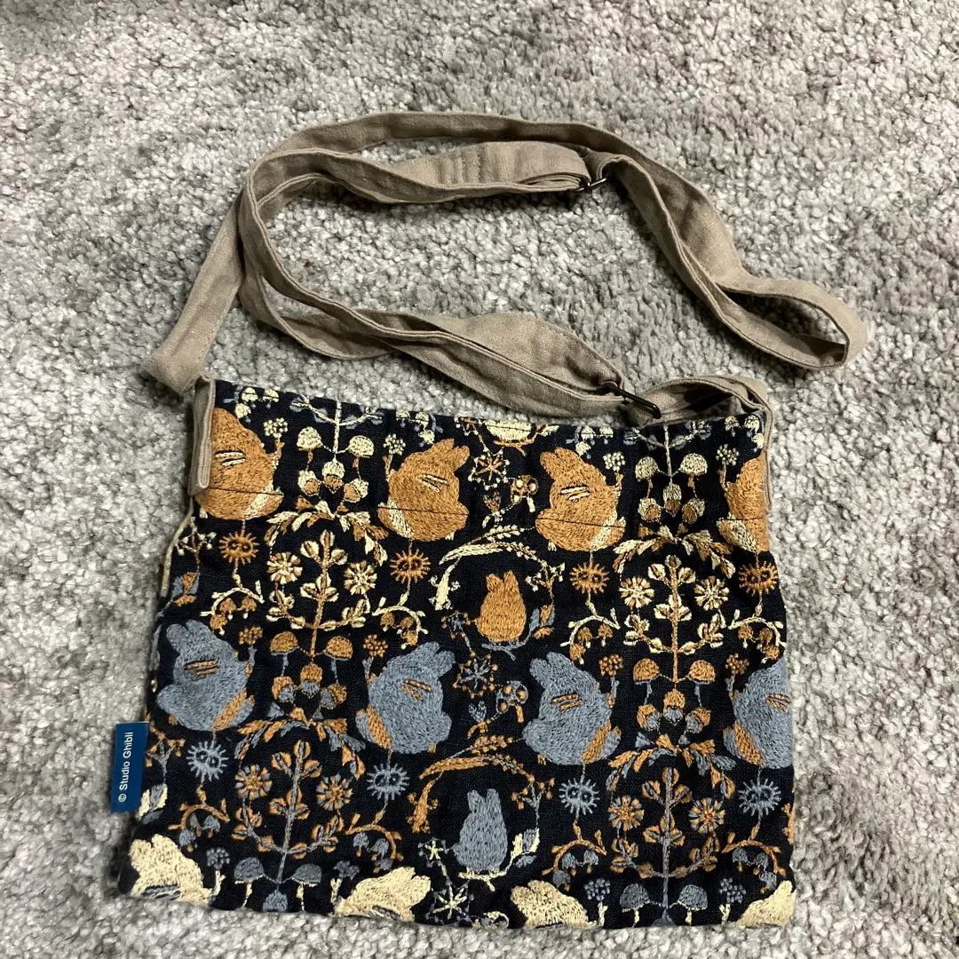 【匿名配送】三鷹の森ジブリ美術館限定　サコッシュバッグ 刺繍