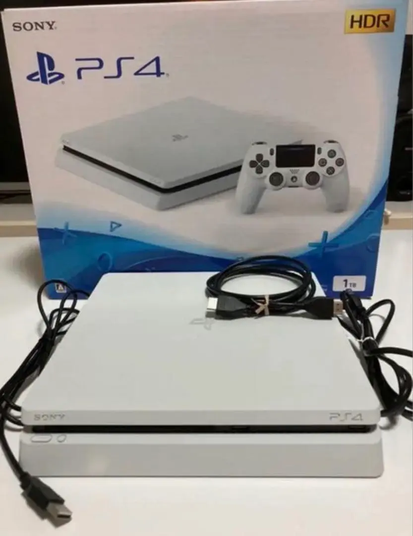 PlayStation®4 グレイシャー・ホワイト 1TB CUH-2100B…