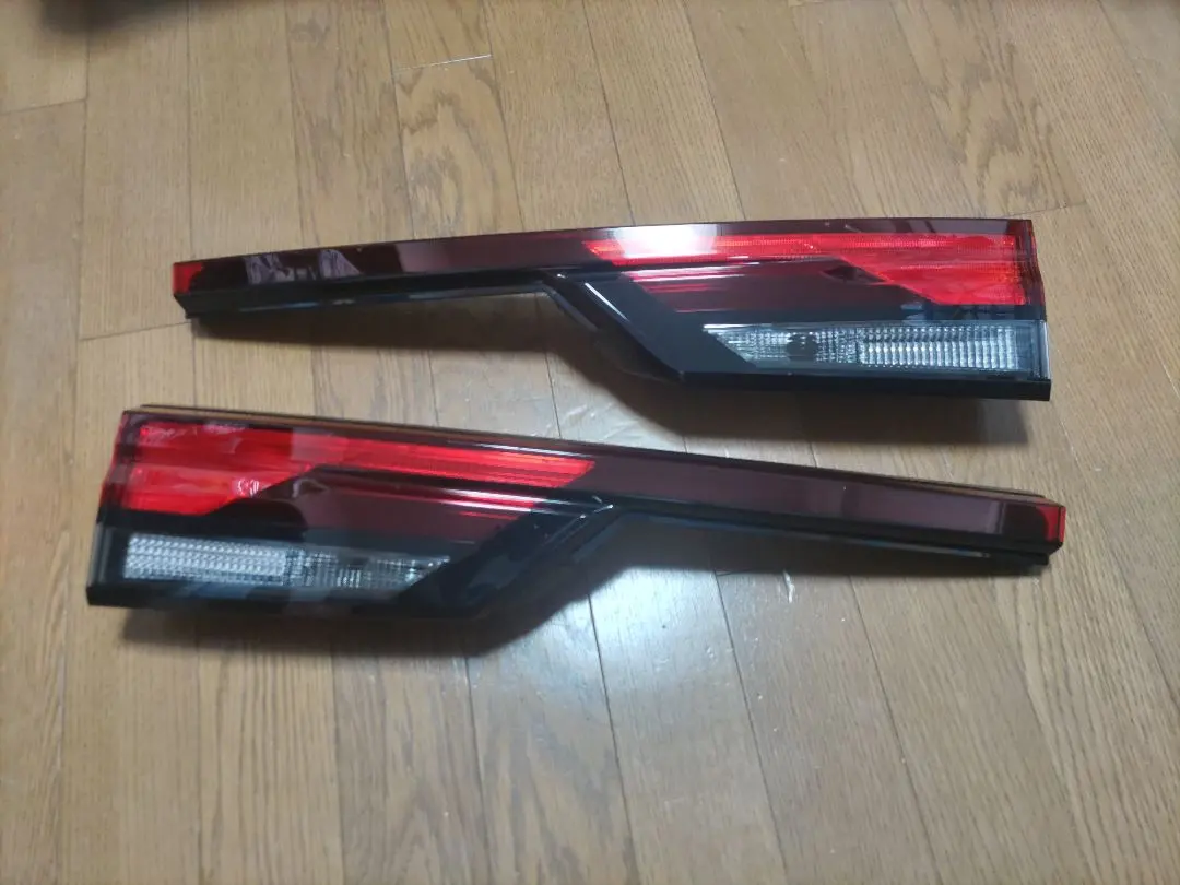日産e13ノートのテールランプ一式（一台分）