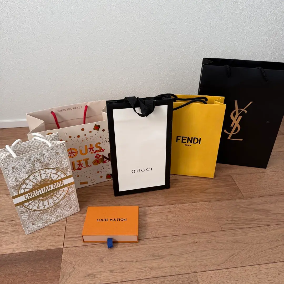 ブランド　紙袋　リボン