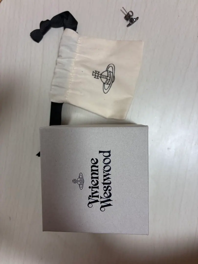 Vivienne Westwood 宇宙デザイン ピアス(片耳用)
