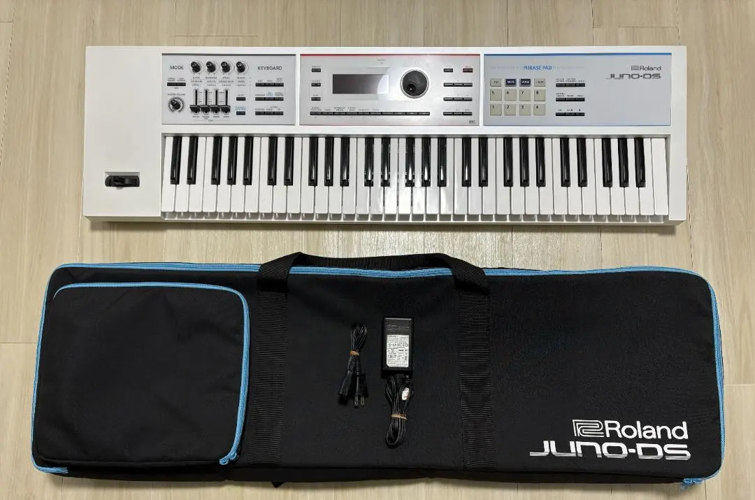 Roland JUNO-DS61W キーボードシンセサイザー ソフトケース付き