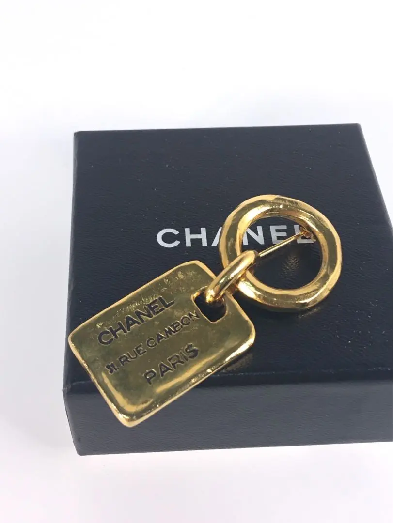 シャネル　CHANEL カンボンプレート　ブローチ