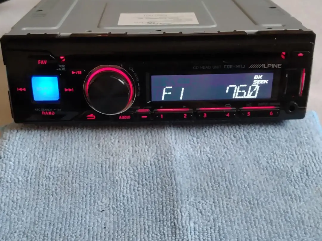 アルパイン CDE-141J CDヘッドユニット USB AUX MP3対応