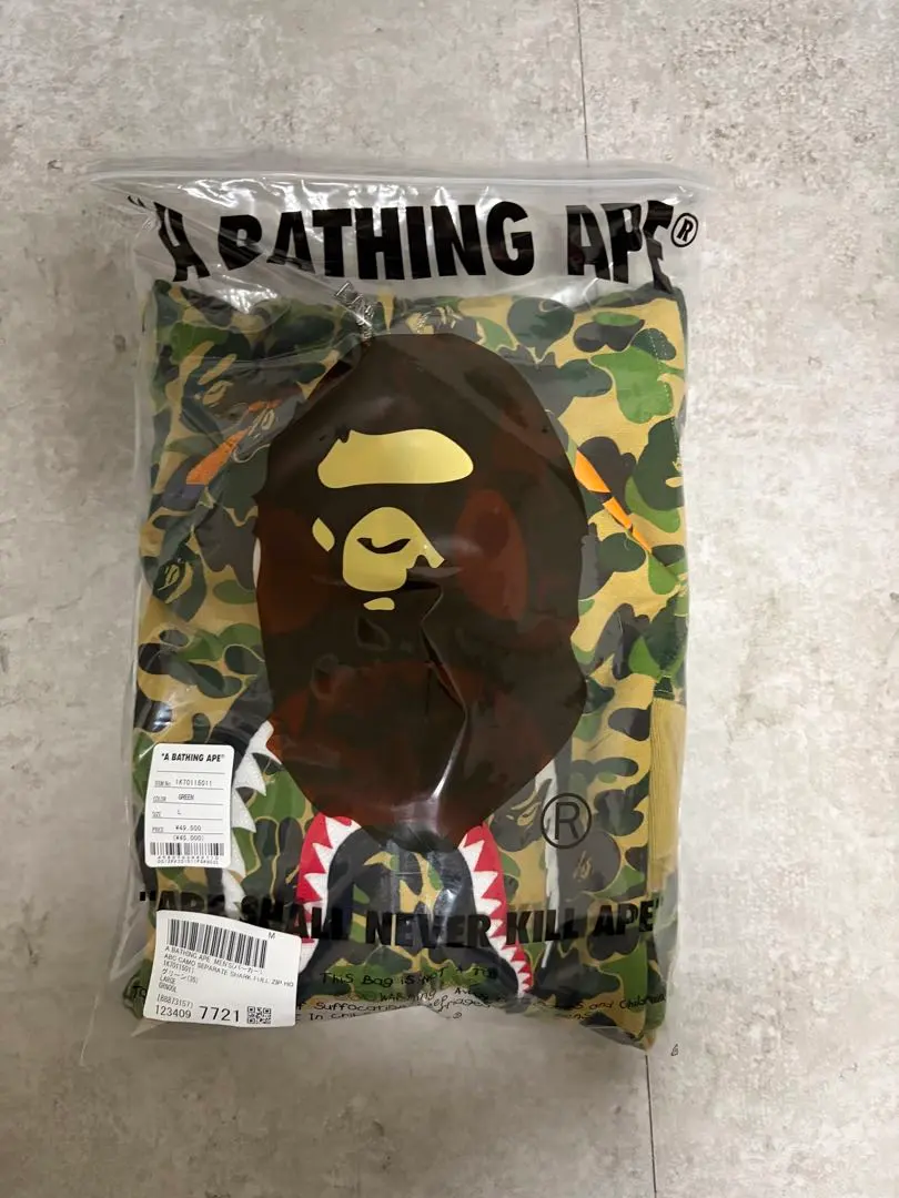 A BATHING APE シャークパーカー