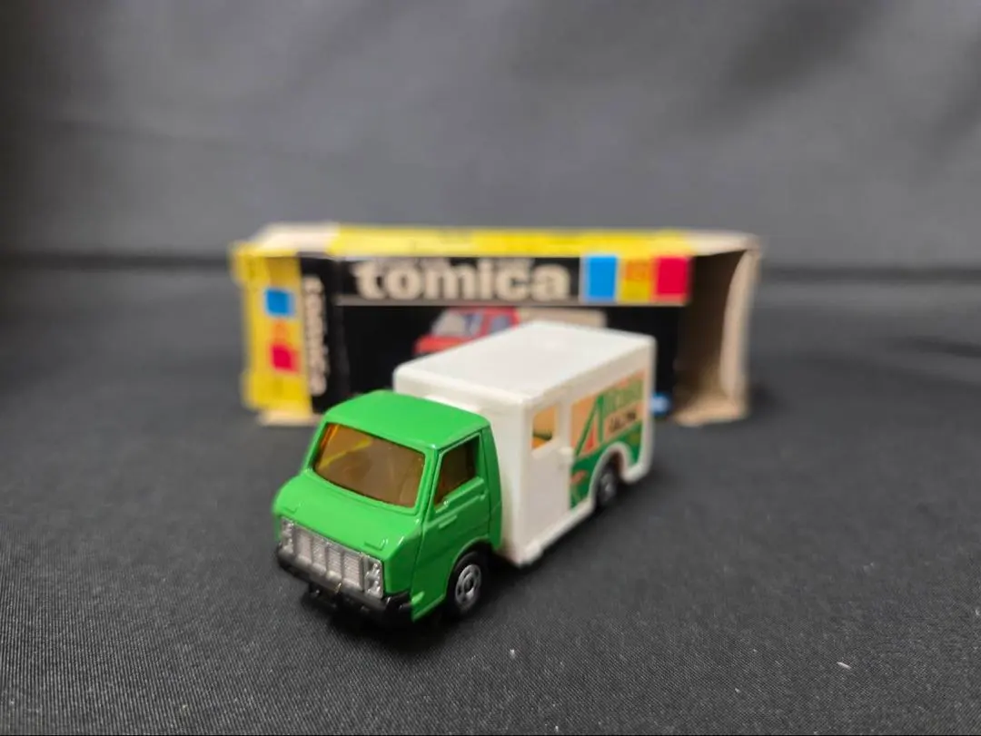トミカ黒箱49いすずエルフFFマイパックウォークスルーバン(日本製) ギフト単品