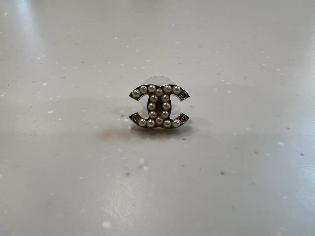 パールココマークピアス　片方　シャネル　一部パール取れあり