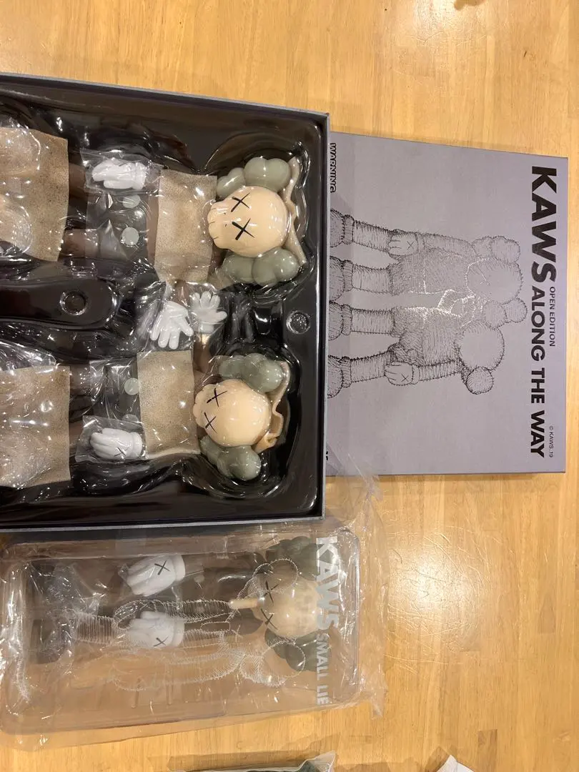 KAWS ALONG THE WAY / SMALL LIE フィギュア まとめ