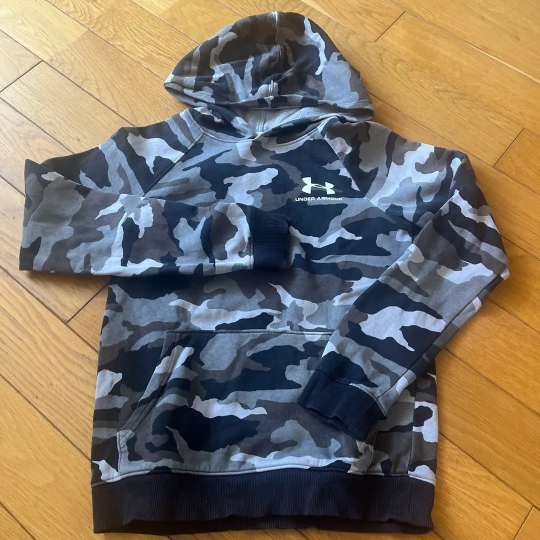 UNDER ARMOUR 迷彩柄フード付きパーカー YLG 150cm