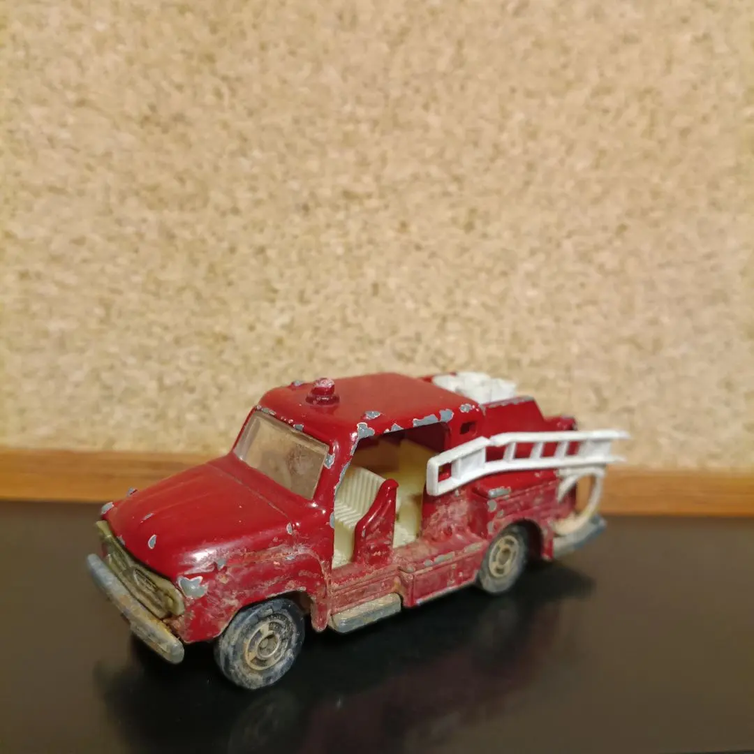 日本製 トミカ No.68 いすゞ ポンプ消防車 黒箱トミカ ジャンクトミカ