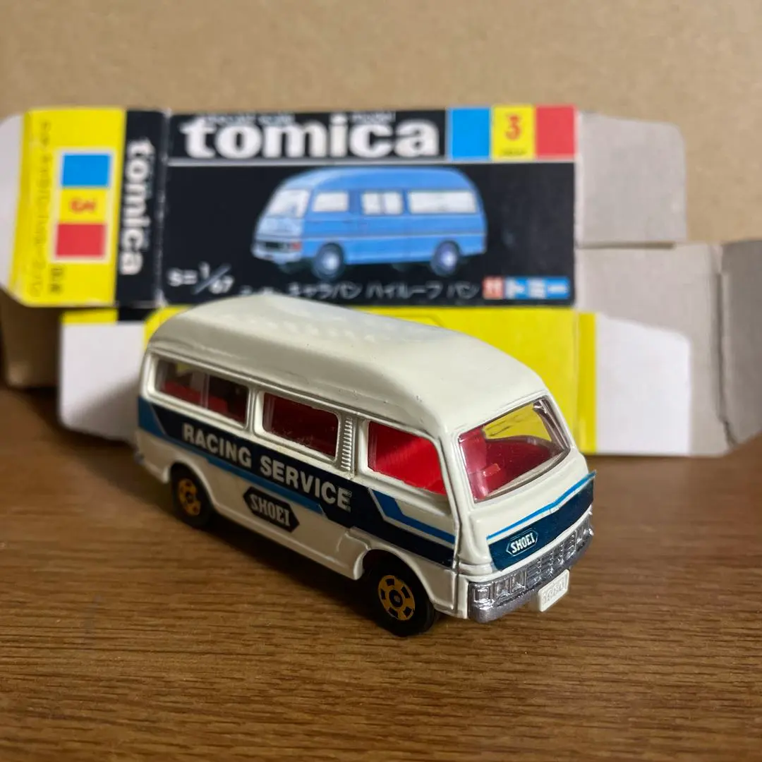 トミカ　ミニカー　キャラバン