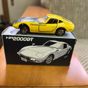 Tomica 2000GT ()