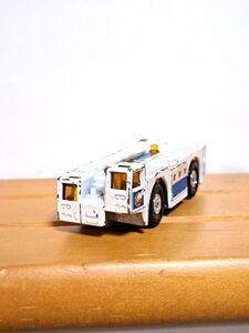 Tomica No.95 MITSUBISHI TOWING TRACTOR ANA