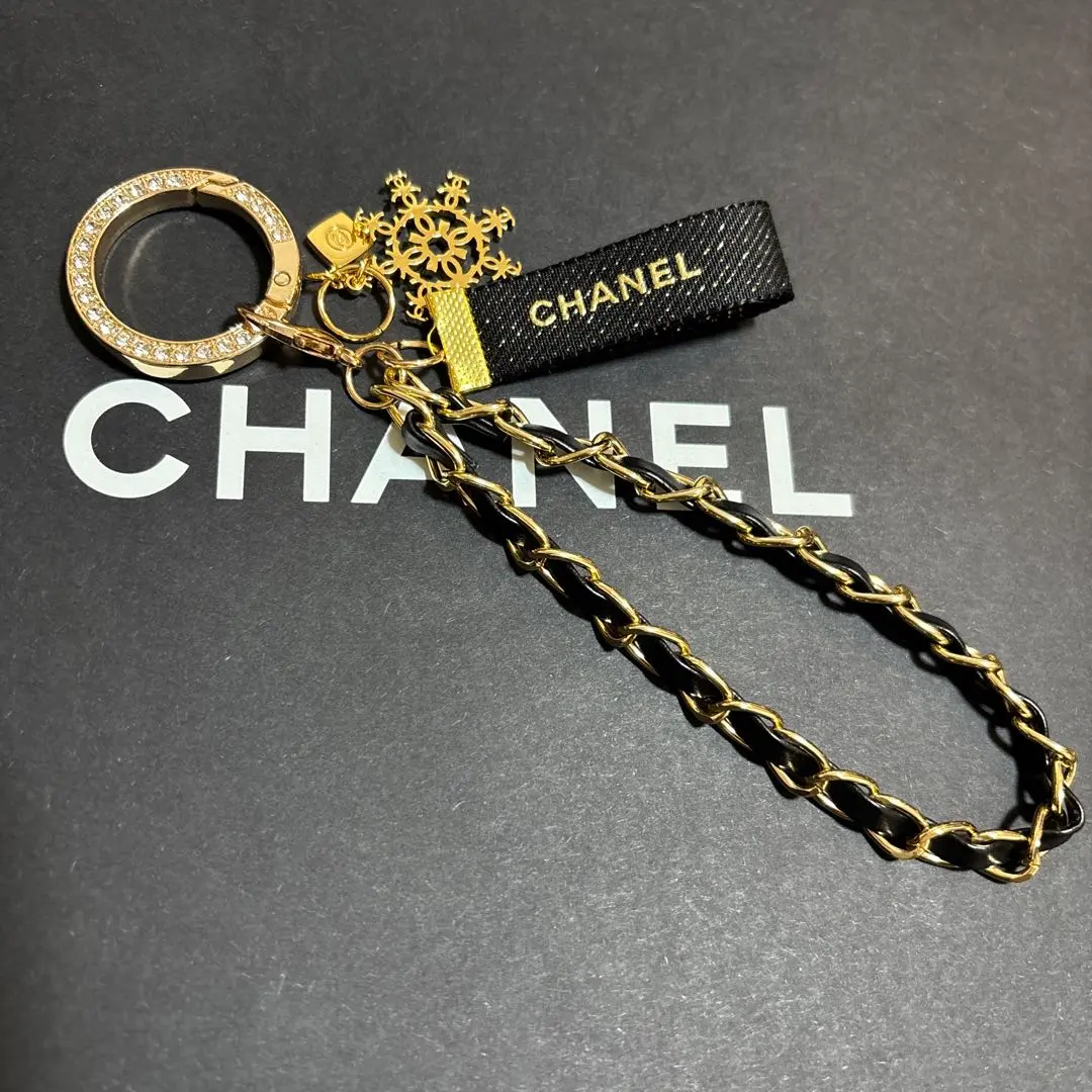 CHANELノベルティゴールド チャーム　バックチャーム　リボン　キーホルダー