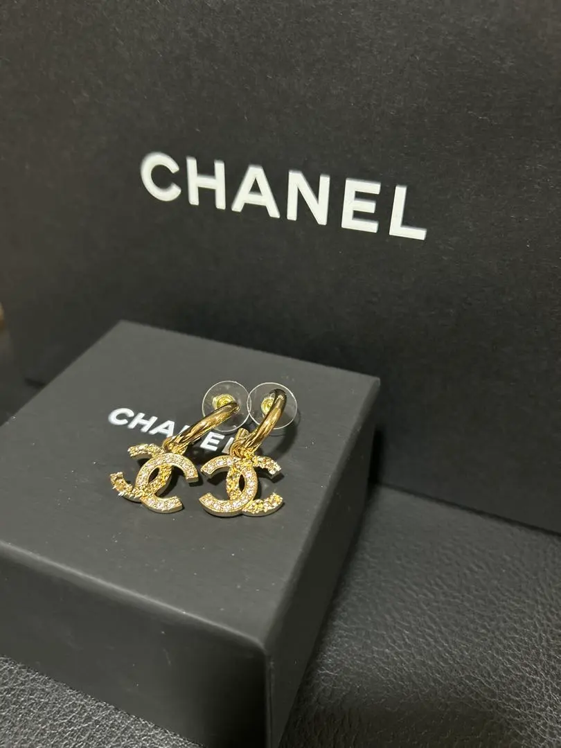 CHANEL ココマーク ラインストーン フープピアス ゴールド