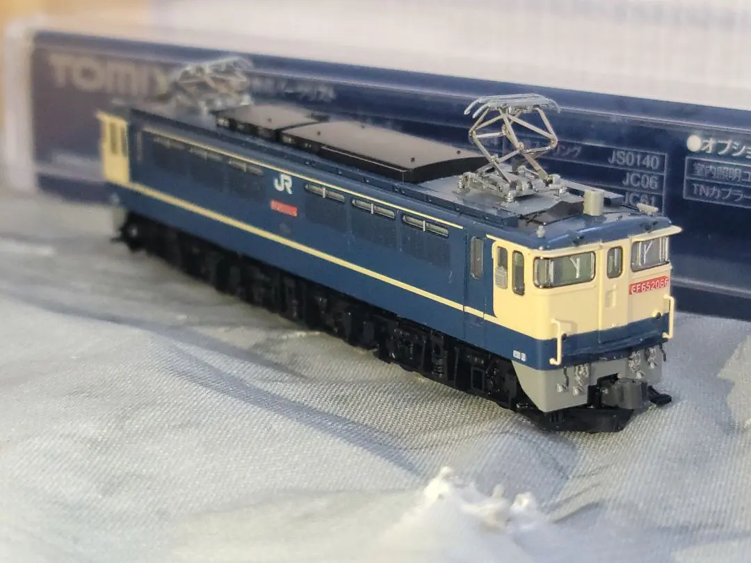 TOMIX 7105 JR EF65 2000形 電気機関車(復活国鉄色)