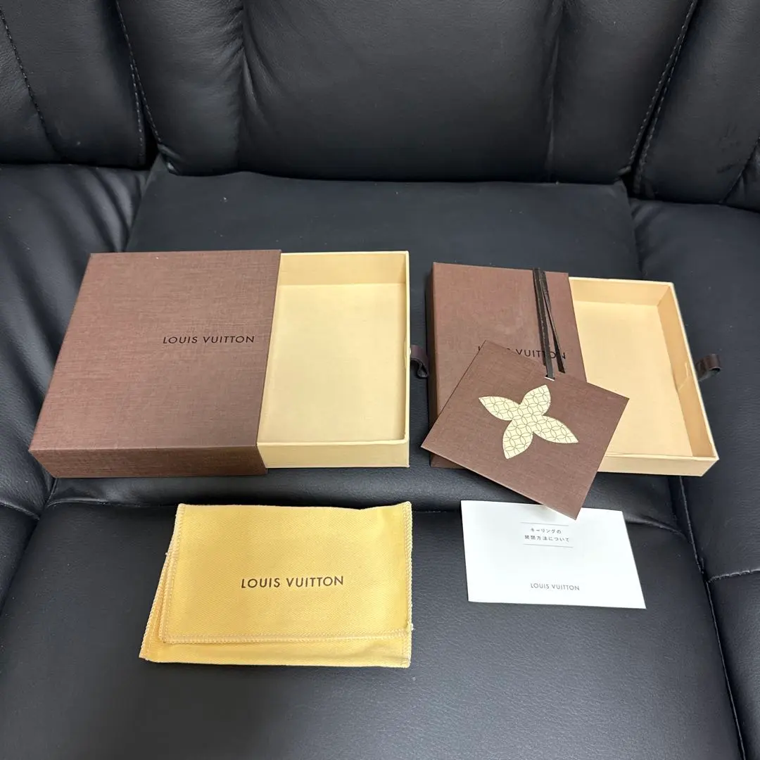 LOUIS VUITTON ギフト箱 メッセージカード　革紐付き