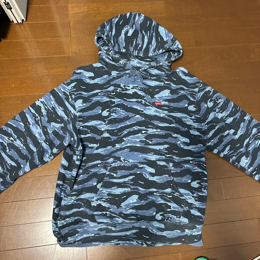 supremeパーカー