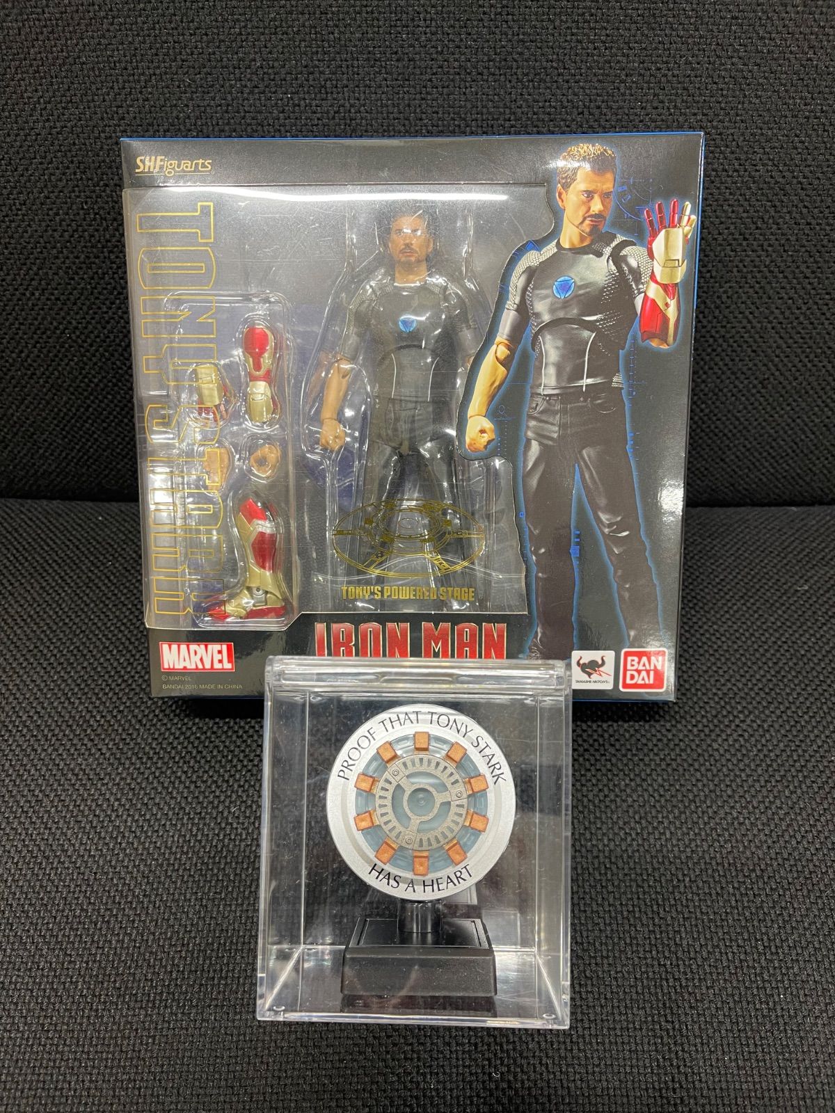 【未開封品】『アイアンマン3』版のトニー・スターク　「アーク・リアクター」の等身大レプリカ