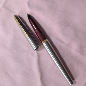 PARKER パーカー 万年筆 ボルドー×シルバーカラー 筆記用具