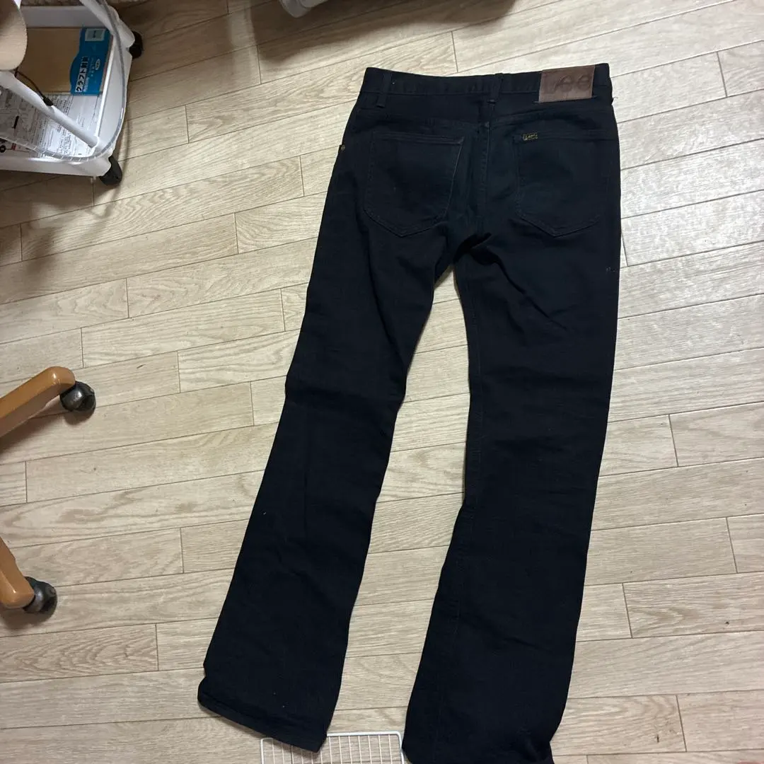 ブラックスリムフィットデニムパンツ